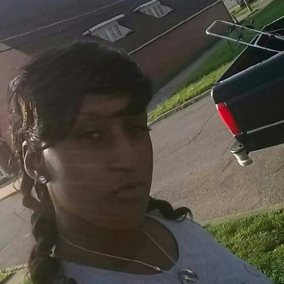 Profile Picture of Shaquanda Green (@shaquanda68) on Poshmark
