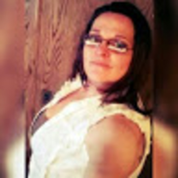 Abby Etchason - Poshmark Profile Picture of Abby Etchason (@mooogirls) on Poshmark