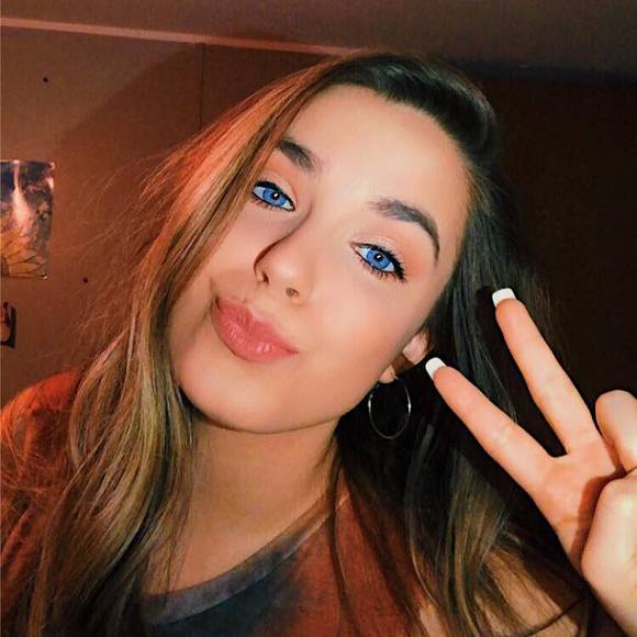Profile Picture of Halee Crownover (@halee_3) on Poshmark
