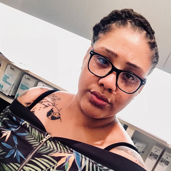 Bianca Rosa - Poshmark Profile Picture of Bianca Rosa (@babybee84) on Poshmark