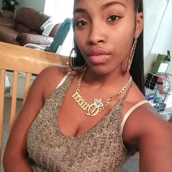 Profile Picture of Adailis Vega (@adailisv) on Poshmark