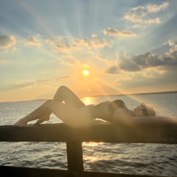 Profile Picture of Tania Andreyko (@andreykotania) on Poshmark