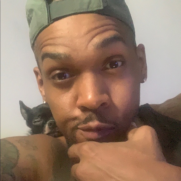 Profile Picture of Johnnell Bivens (@leelyric) on Poshmark