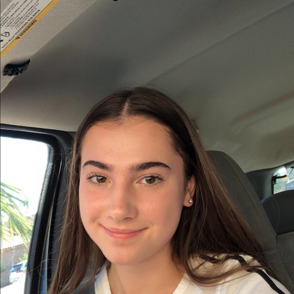 Profile Picture of Adalyn Gilbert (@adalyn0525) on Poshmark