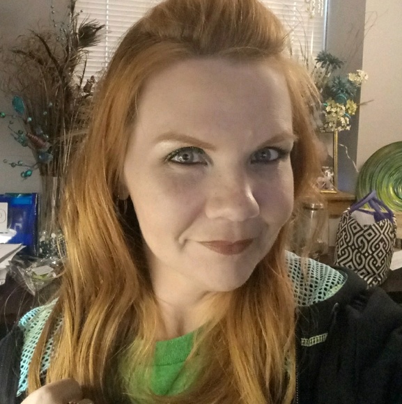 Profile Picture of Toni Hunt (@toniherhuntress) on Poshmark