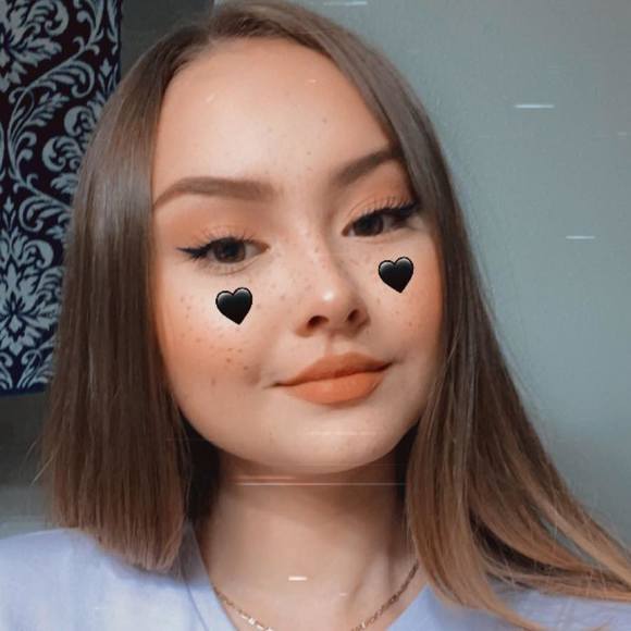 Profile Picture of Cassandra Corral (@casskc) on Poshmark