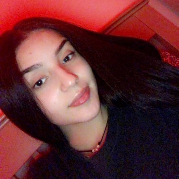 Profile Picture of Mari Rodrigues (@marirodrigues) on Poshmark