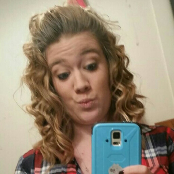 Profile Picture of Amber Custer (@ambercuster) on Poshmark