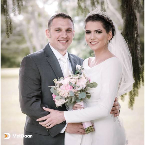 Profile Picture of Tamires Maeiro (@bluesaab12345) on Poshmark