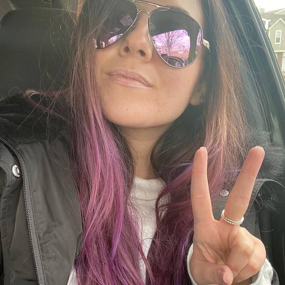 Profile Picture of Samantha Johnston (@samjohn137) on Poshmark