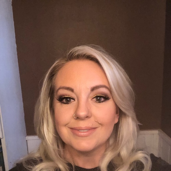 Profile Picture of Erica Zarnstorff (@ericazarns) on Poshmark