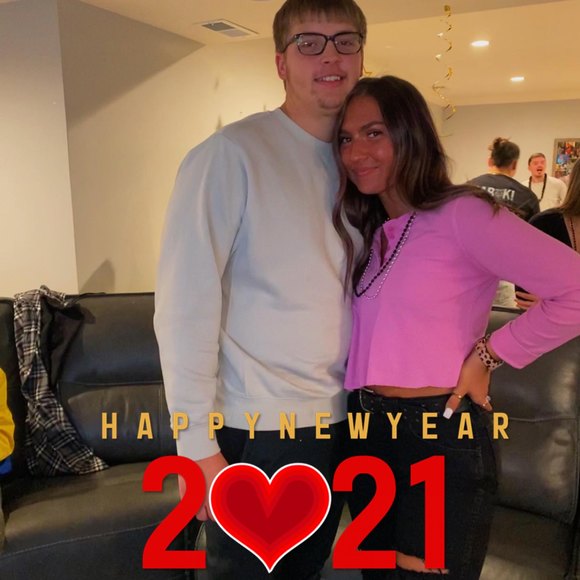 Profile Picture of Michaela Hendren (@michaelahendren) on Poshmark