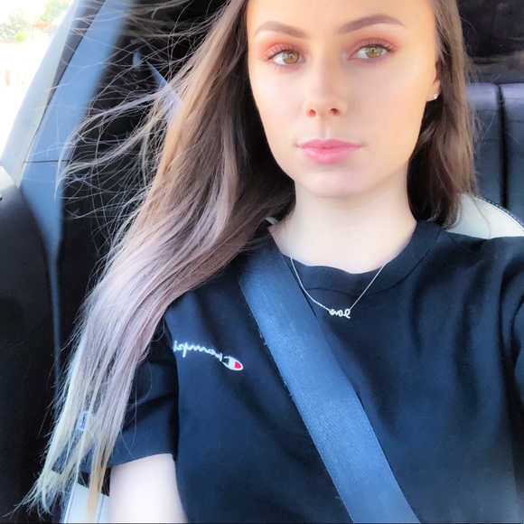 Profile Picture of Julia Jost (@jjajules21) on Poshmark