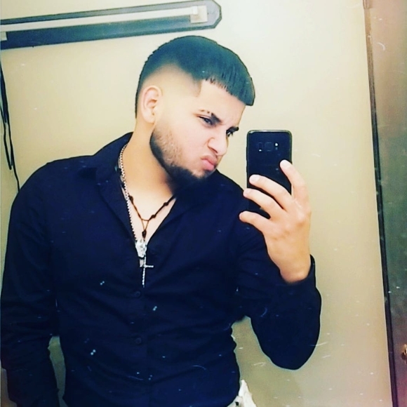 Profile Picture of Antonio Segundo (@antoniosegundo) on Poshmark