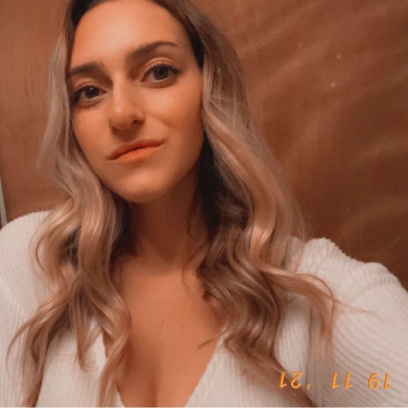 Profile Picture of Olivia Crain (@livvv_london) on Poshmark