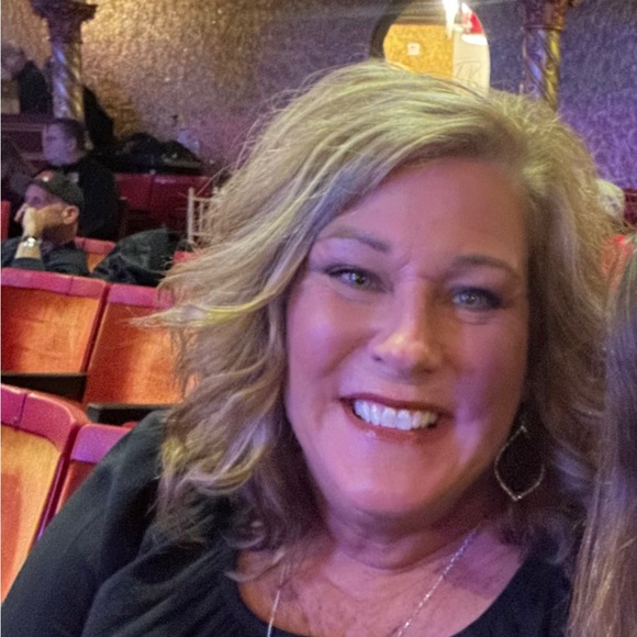 Profile Picture of Dawn Griswold (@dawn_griswold) on Poshmark