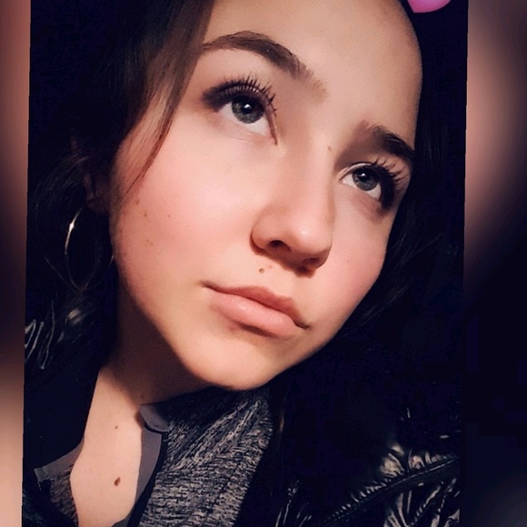Profile Picture of Jessika Zuber (@_zubernati0n_) on Poshmark
