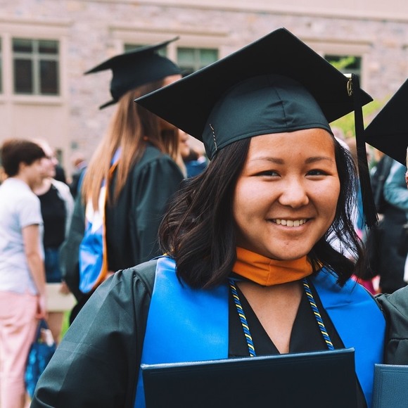 Profile Picture of Annie Mozzer (@ahjmozzer) on Poshmark