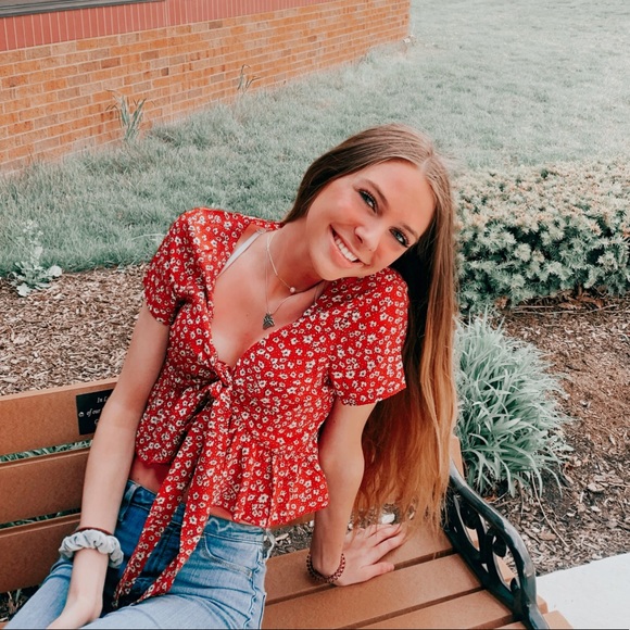 Profile Picture of Evelyn Grasl (@evelyngrasll) on Poshmark