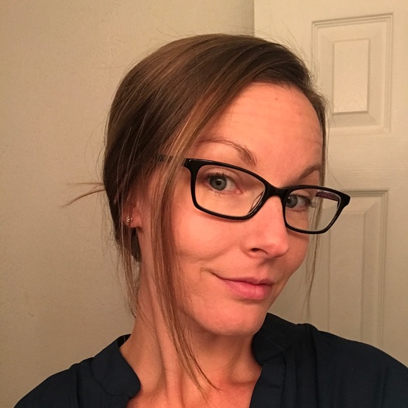 Profile Picture of Crystal Reeder (@crystall311) on Poshmark