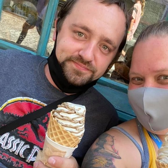 Profile Picture of Danielle Elsaesser (@d_elsaesser) on Poshmark