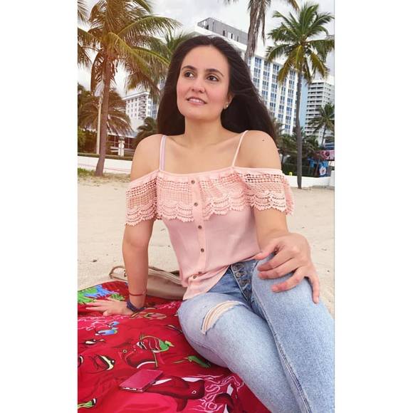 Profile Picture of Melissa Inostroza (@melandbeauty) on Poshmark