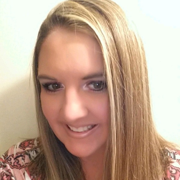 Profile Picture of Jodie Dixon (@babygirlveno) on Poshmark
