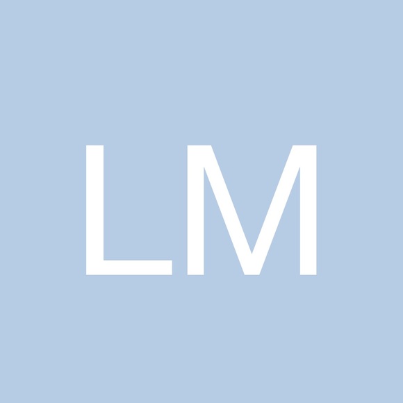 Profile Picture of Lara Magyar (@laramagyar) on Poshmark