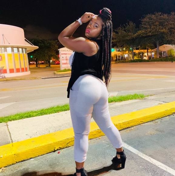 Profile Picture of Derlie Rigaud (@simfordyderli) on Poshmark