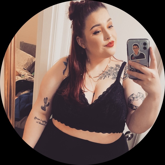 Profile Picture of Ciara Easterling (@ciaraeasterling) on Poshmark