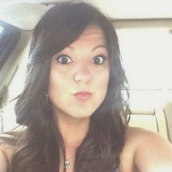 Profile Picture of Erica Almanza (@ema0214) on Poshmark