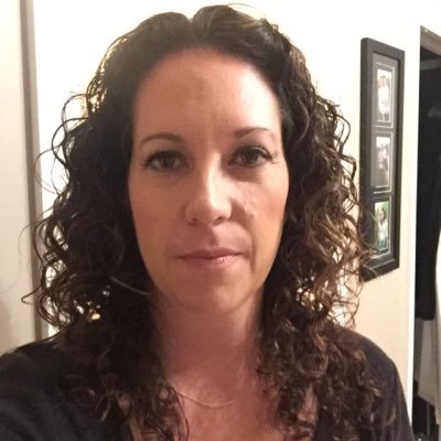 Profile Picture of Amanda Hlushak (@ARuffledHeart) on Twitter