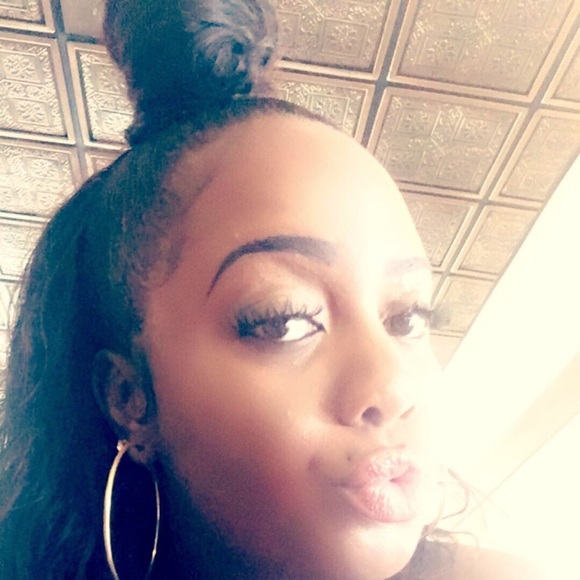 Profile Picture of Necia Davenport (@kali05) on Poshmark