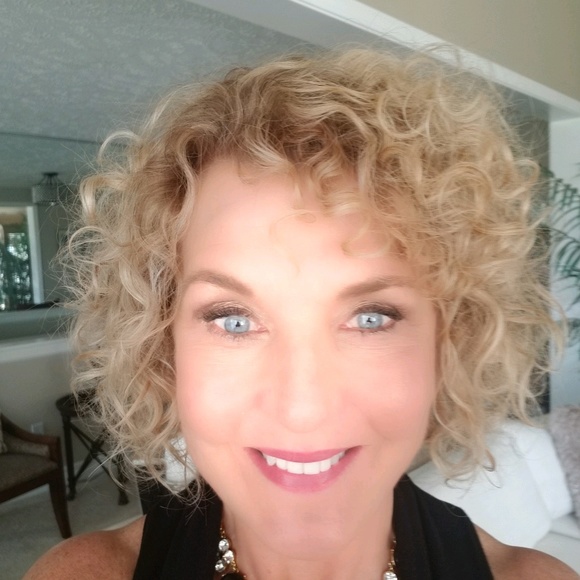 Profile Picture of Mary Cady (@marycarbonne) on Poshmark