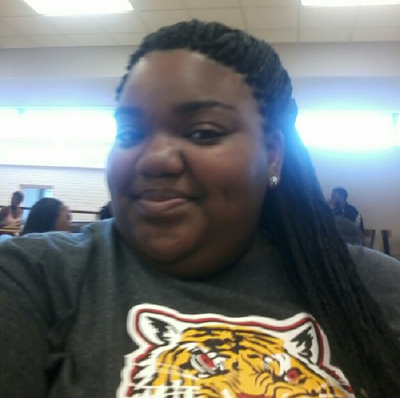 Profile Picture of Niayah Lias (@niayahlashelle1) on Poshmark