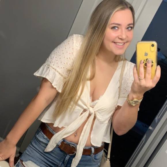 Profile Picture of Sandra Radey (@sandra_gene) on Poshmark