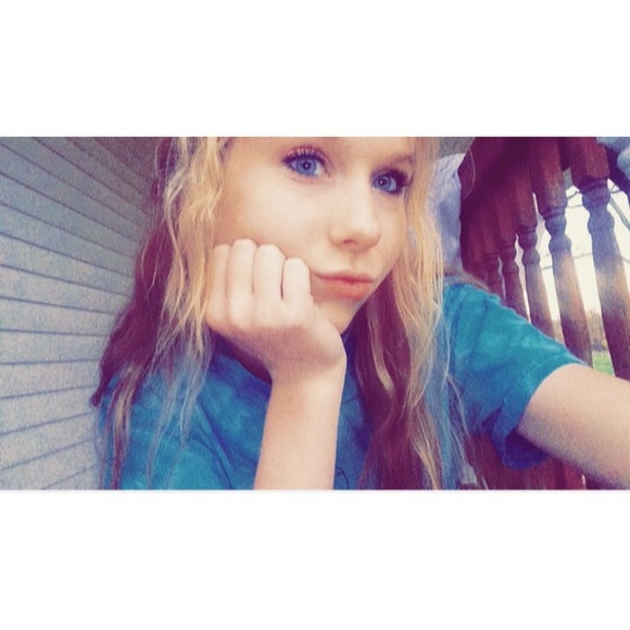 Ashley Garlitz - Poshmark Profile Picture of Ashley Garlitz (@asaphley) on Poshmark