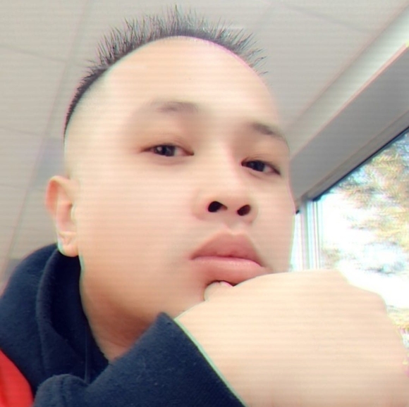 Profile Picture of Manolay Keomeuang (@mkeomeuang) on Poshmark