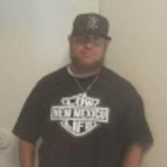 Profile Picture of Daniel Franco (@dmfranco411979) on Poshmark
