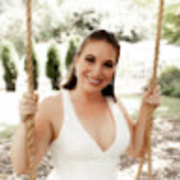 Profile Picture of Stephanie Canessa (@scanessa) on Poshmark