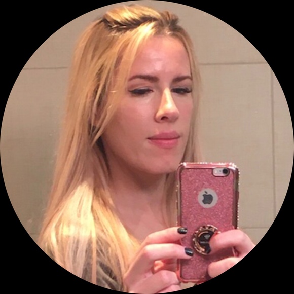 Profile Picture of Robin Luciano (@robin1572) on Poshmark