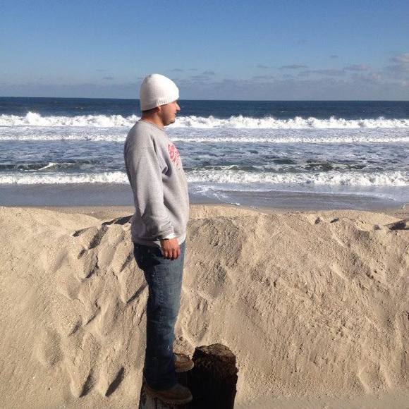Profile Picture of Luis Villeda (@luisleon15) on Poshmark