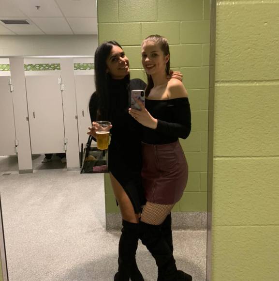 Profile Picture of Rebecca Belvin (@rbelvin) on Poshmark