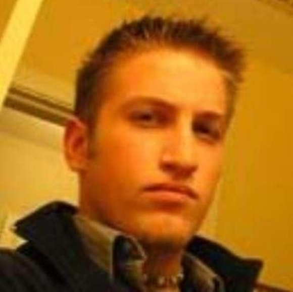 Profile Picture of Andrew Sartor (@rew_ru) on Poshmark