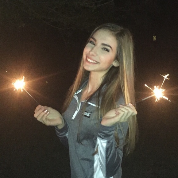 Profile Picture of Faith Keune (@faithkeune) on Poshmark