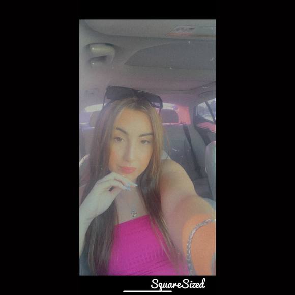 Kierstin Springett - Poshmark Profile Picture of Kierstin Springett (@kierstin_lee) on Poshmark