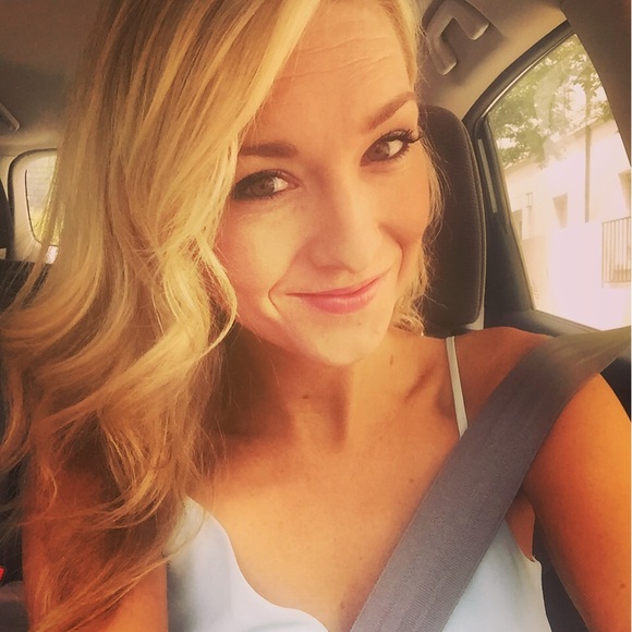 Profile Picture of Carlynn Chappell (@carlyprofession) on Poshmark