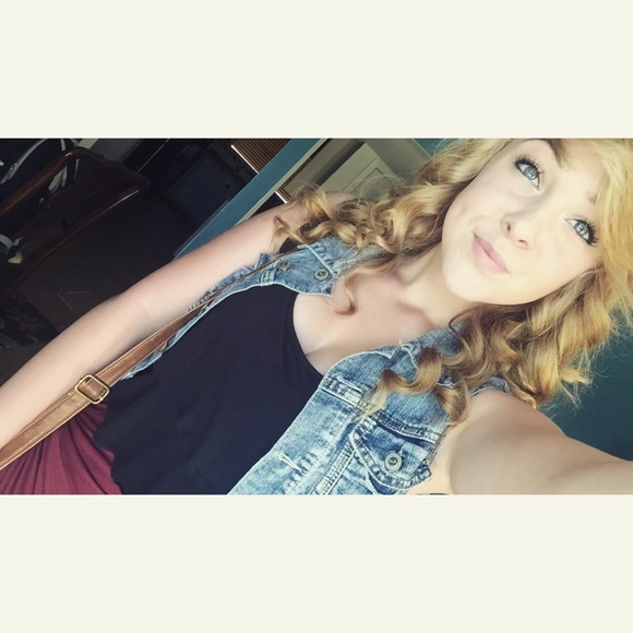 Profile Picture of Mattie Williams (@mattiewilliams1) on Poshmark