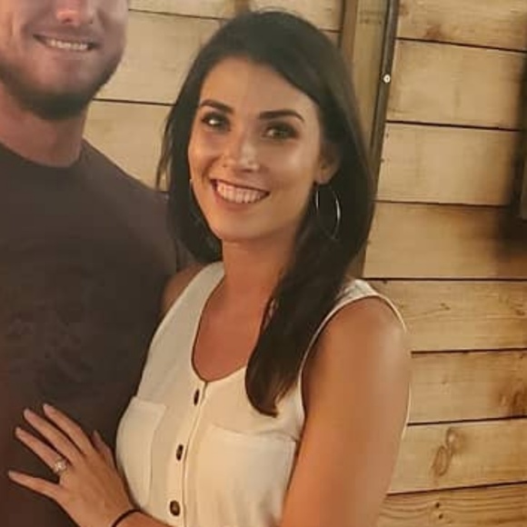 Profile Picture of Kelli Hudnall (@kellihudnall) on Poshmark