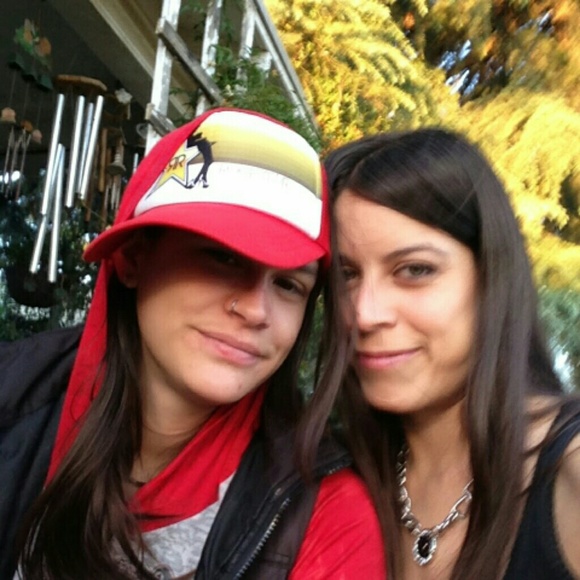 Profile Picture of Brooke & shanon Sharp (@brooklyn219) on Poshmark